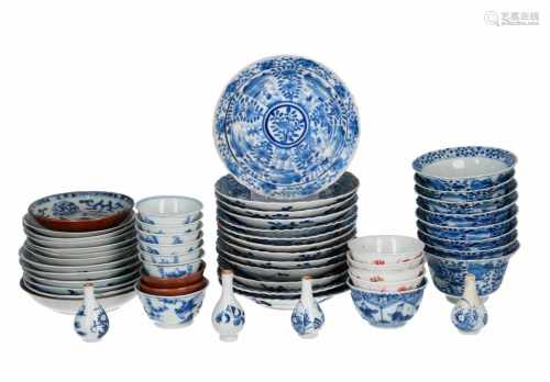 Lot of ca. 54 diverse porcelain items, incl. blue and white and polychrome, including cups and