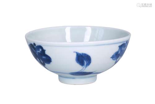 A blue and white porcelain cup, decorated with flowers. After a 'palace bowl'. Marked with 6-