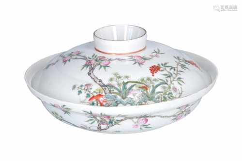 A large polychrome porcelain bowl, decorated with peaches and flowers. Marked with 4-character