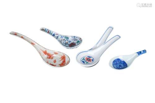 Lot of five porcelain spoons, three with Doucai decor, one iron red and one blue and white. Two
