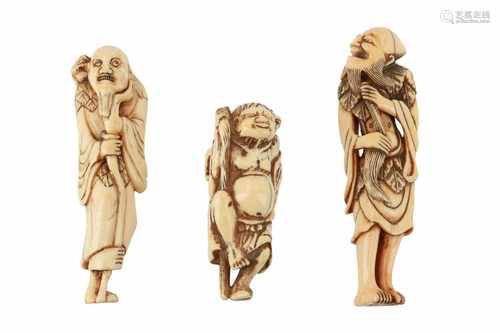 Lot of three netsuke, 1) Ivory Gama Sennin with fly swatter. H. 8,5 cm. 2) Ivory Gama Sennin with