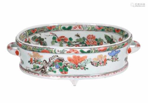 A famille verte porcelain bowl with handles, decorated with flowers, butterflies and birds.