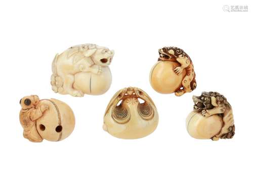 Lot of five netsuke, 1) Ivory shishi with ball and loose ball in mouth. H. 3 cm. 2) Ivory temple