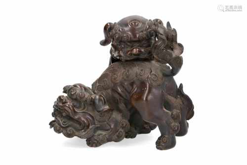 A bronze censer in the shape of two playing Fo-dogs. Unmarked. China, 19th century. H. 12 cm.