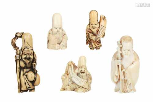 Lot of five netsuke, 1) Ivory Jurojin with scroll. H. 4,5 cm. 2) Ivory Jurojin with turtle.