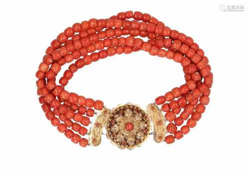 Large five-strand red coral necklace with 14-kt gold clasp, set with red coral. Diam. ca. 8,9 - 11,1