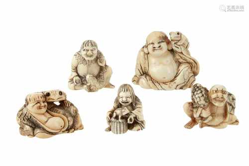 Lot of five netsuke, 1) Ivory Gama Sennin with basket and toad. Signed Gyokuyosai. H. 3,5 cm. 2)