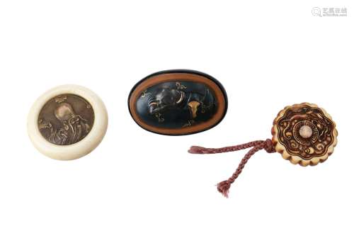 Lot of three manju, 1) Ivory dragon in clouds. Diam. 4 cm. 2) Ivory with metal, depicting