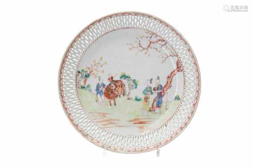 A polychrome porcelain dish on elevated ring, decorated with Mandarins. The rim with open work.