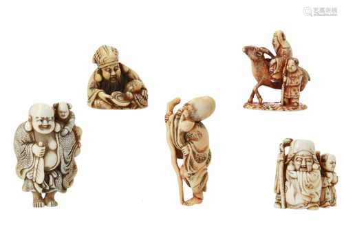 Lot of five netsuke, 1) Ivory Hotei with fan and karako. Signed Okatomo. H. 5,5 cm. 2) Ivory