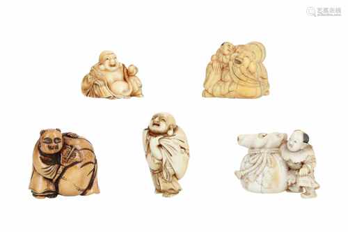 Lot of five netsuke, 1) Ivory Jurojin with karako. H. 3 cm. 2) Ivory Hotei carrying a bag with