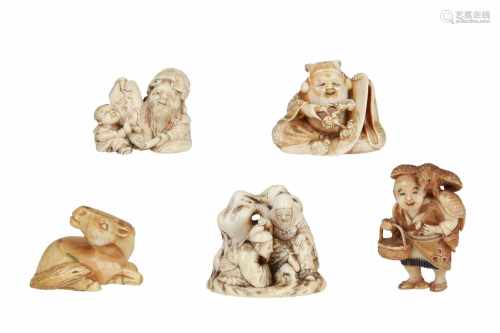 Lot of five ivory netsuke, 1) figure and boy painting character on scroll. H. 3 cm. 2) reclining