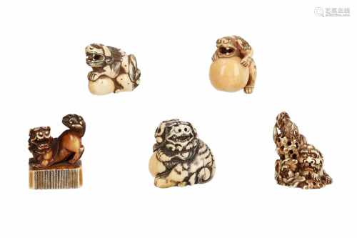 Lot of four netsuke and one seal netsuke, 1) Ivory shishi with ball. H. 4 cm. 2) Ivory shishi with