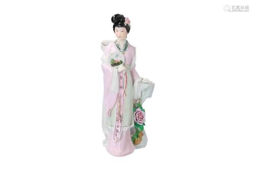 A polychrome porcelain sculpture depicting a standing lady with a fan. Marked with characters.