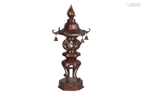 A bronze incense burner. Unmarked. Japan, Meiji. Weight ca. 4840 g. H. 51 cm. Provenance: bought
