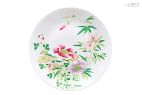A polychrome porcelain dish, decorated with flowers. Marked with 6-character mark. China,