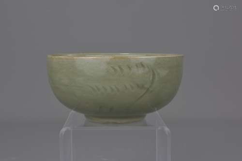 A Chinese Yuan dynasty celadon porcelain bowl. 14c