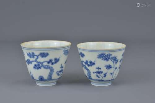 A pair of Chinese 18/19th century blue and white t