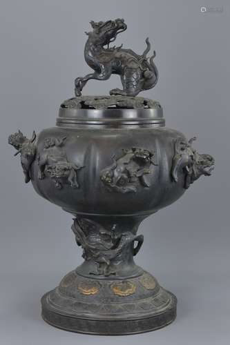 A large 19/20th century Chinese / Japanese bronze