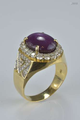 18ct gold ring with purple star ruby. Size V