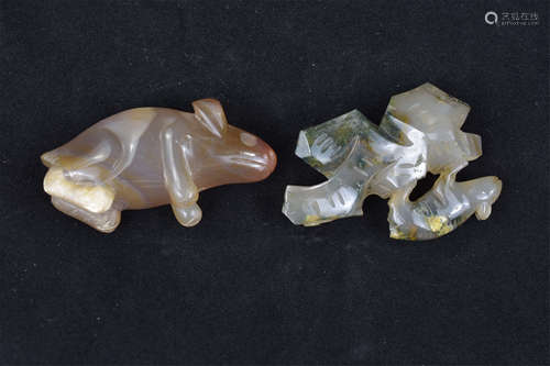 Two Chinese carved agate animal figures. 6 cm and