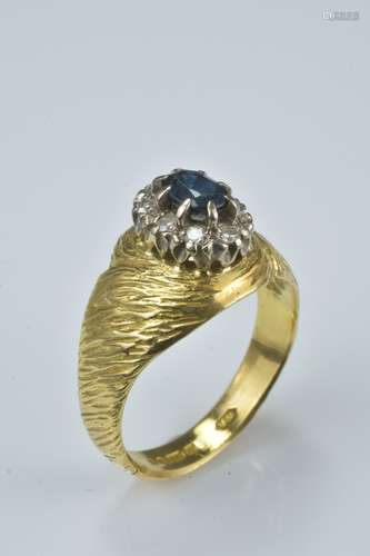 18ct gold and sapphire ring. Size N