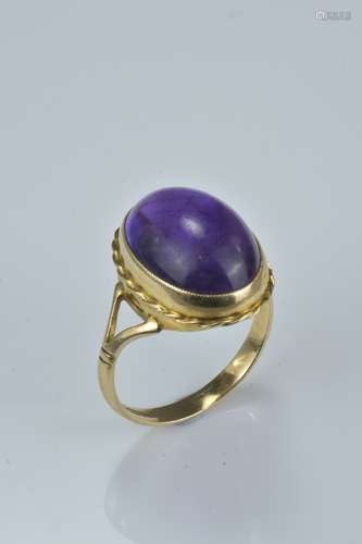 9ct gold ring with amethyst. Size P