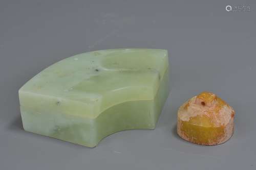 A Chinese early 20th century jade box and cover to