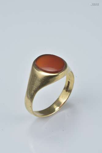 9ct gold ring with agate. Size W