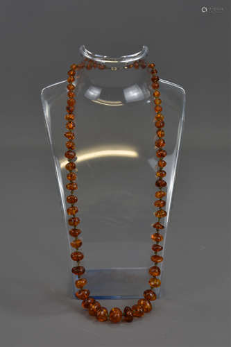 A string of amber beads. 18 grams.