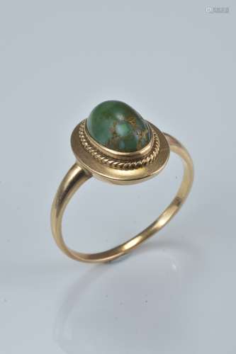 10ct gold ring with green stone. Size O