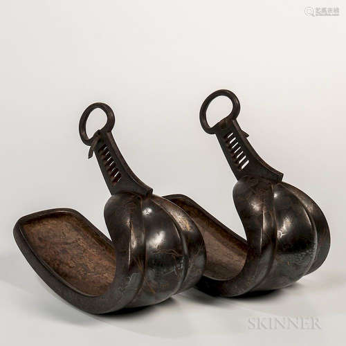 Pair of Iron Samurai Stirrups, Japan, Edo period, decorated with inlaid floral scrolls in shakudo, copper, and bronze, signed 