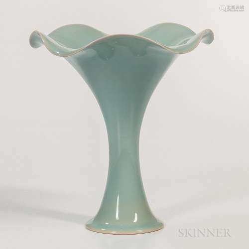 Kawase Shinobu (b. 1950) Celadon Vase, Japan, morning-glory-inspired design with widely undulating rim, the circular flat bisque base w