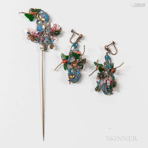 Ornamental Kingfisher Hairpin and Earrings, China, 19th/20th century, kingfisher feather, jade, glass, coral, and gilt-metal, in the fo