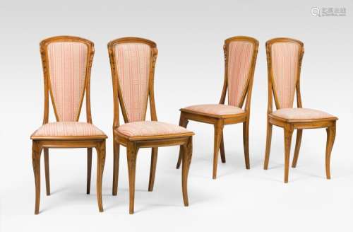 Satz von vier Stühlen