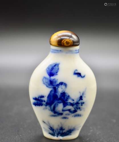 A Chinese blue and white snuff bottle- 18th century
