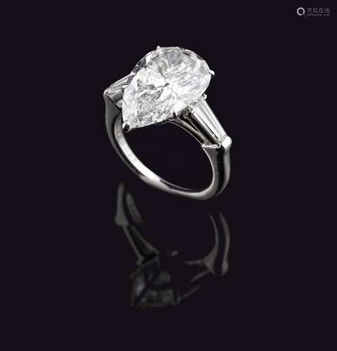 IMPORTANTE BAGUE DIAMANT POIRE