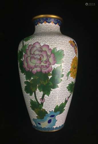 Vase épaulée en bronze à décor émaillé cloisonné d...;