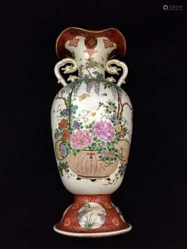 Vase en porcelaine du Japon à décor de chrysanthèm...;
