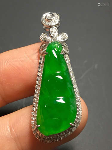 A BEAN DESIGN ZHENGYANG GREEN ICE JADEITE PENDANT