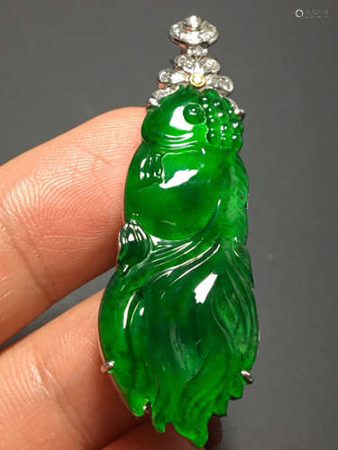 A FISH DESIGN ZHENGYANG GREEN ICE JADEITE PENDANT