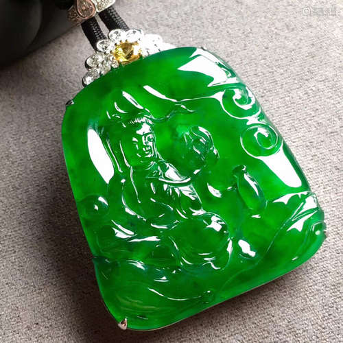 A GUAN YIN DESIGN GREEN ICE JADEITE PENDANT