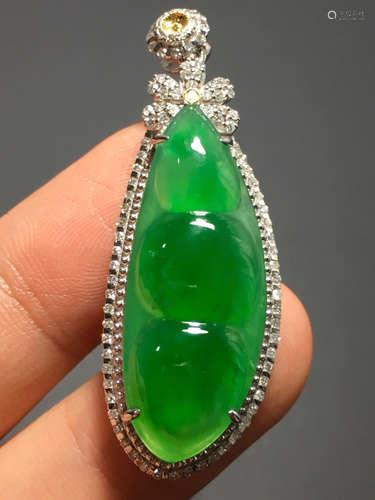 A BEAN DESIGN ZHENGYANG GREEN ICE JADEITE PENDANT