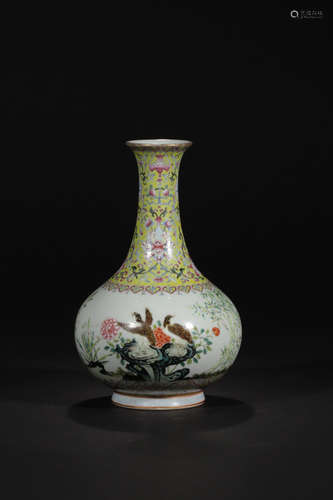 17-19TH CENTURY, A FLORAL PATTERN PORCELAIN VASE, QING DYNASTY