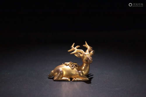 17-19TH CENTURY, A DEER DESIGN GILT BRONZE ORNAMENT, QING DYNASTY