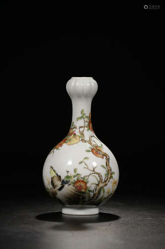 17-19TH CENTURY, A FLORAL PATTERN PORCELAIN VASE, QING DYNASTY