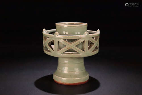 AN OLD LONG KILN PORCELAIN CANDLESTICK