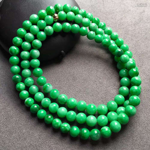 A GREEN ICE JADEITE NECKLACE