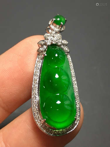 A BEAN DESIGN ZHENGYANG GREEN ICE JADEITE PENDANT