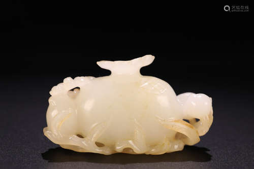 A POMEGRANATE DESIGN HETIAN JADE ORNAMENT